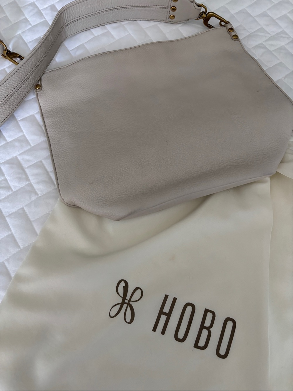 Hobo Brand Flare Bucket Bag. Cream Leather. Pebbled. Shoulder Bag - Picture 5 of 6